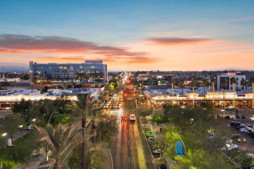 a city street at night with cars on the road at Paokalani Studio suite.hōʻoluʻolu in Chandler