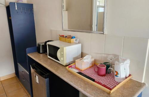 Nanango Star Motelにあるキッチンまたは簡易キッチン