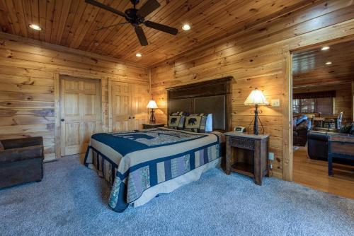 a bedroom with a bed and a ceiling fan at 518MTNVIEWLDGEACNCB - Mountain View Lodge in Gatlinburg