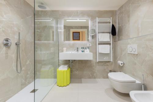 a bathroom with a toilet and a sink and a shower at Palazzo Keller in Venice
