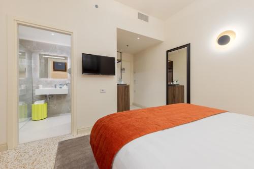 a bedroom with a bed and a tv on a wall at Palazzo Keller in Venice