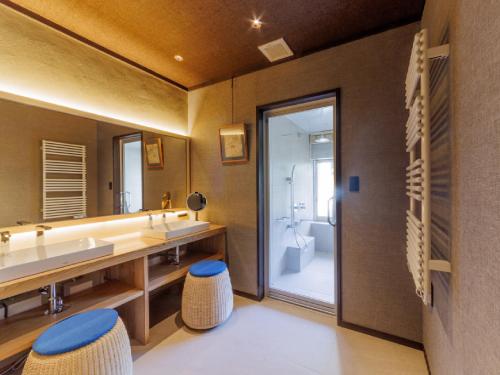 a bathroom with a large sink and a mirror at Ryokan Kigusuriya in Nantan city