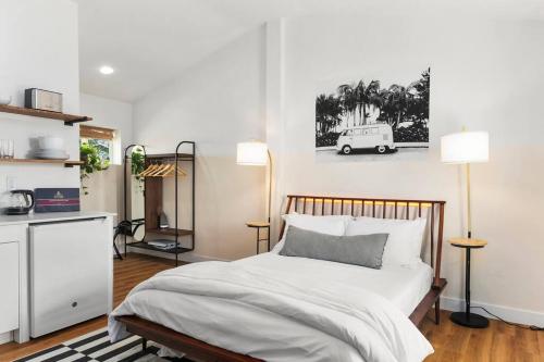 a bedroom with a bed and a black and white picture at Waiakapuhi Studio suite.ʻoluʻolu pālua in Chandler