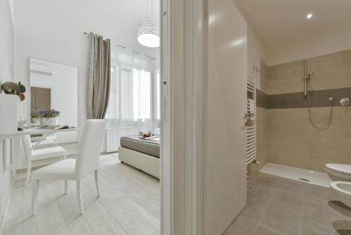 A bathroom at Accademia Apartment
