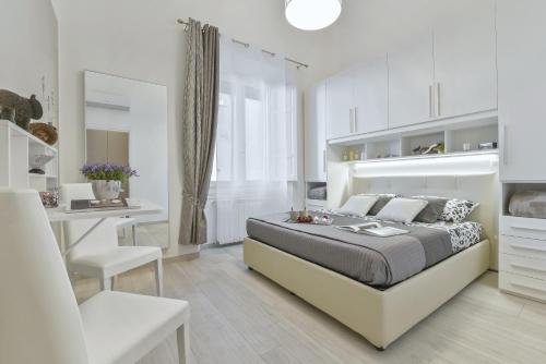 A bed or beds in a room at Accademia Apartment