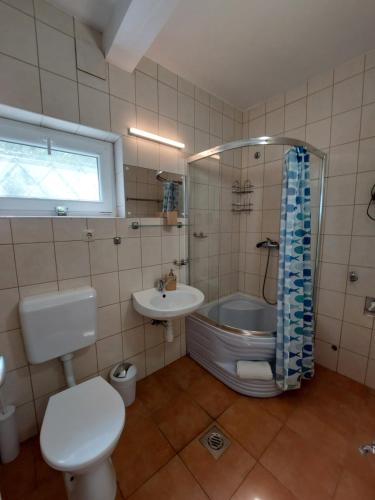 Kúpeľňa v ubytovaní Golden Beach apartments