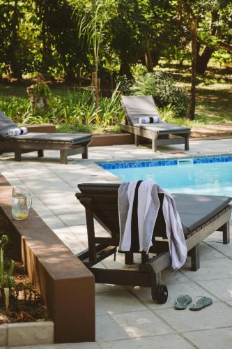 Πισίνα στο ή κοντά στο Monzi Safari Lodge