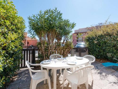 Fotografia z galérie ubytovania Villa T3 Mezzanine avec Terrasse et Parking à Gruissan – Animaux Acceptés - FR-1-409A-22 v destinácii Gruissan