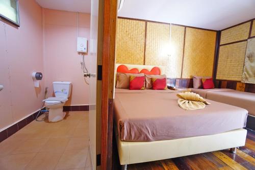 Voodi või voodid majutusasutuse Star Hill River Kwai Resort toas