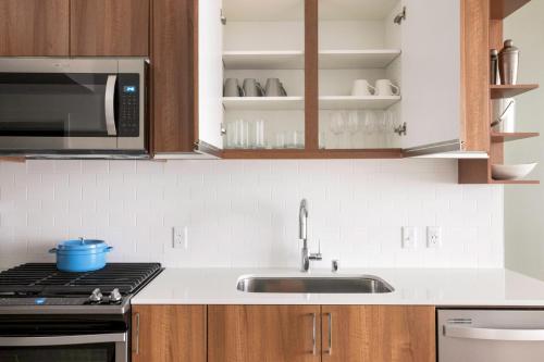 a kitchen with a sink and a microwave at S Lake Union 1BR w Gym WD nr Whole Foods SEA-2 in Seattle