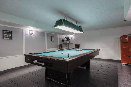 a pool table in a room with a ceiling at Hotell Arkad in Västerås