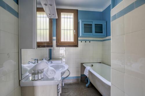 a bathroom with a sink and a bath tub at Villa Playa in Veyrier-du-Lac