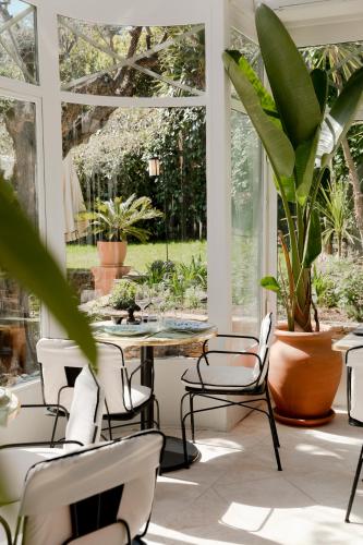 Κήπος έξω από το La Bastide de Saint Tropez