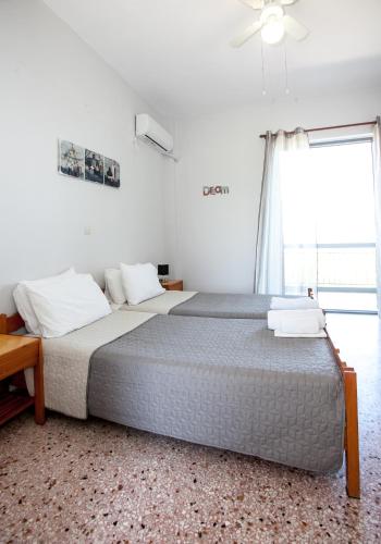 a bedroom with a large bed and a window at MariRena Plaz in Paralion astros