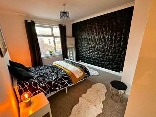 a bedroom with a bed and a window at Entire home/free parking /racecourse in York