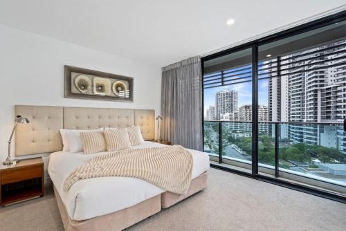 Stunning 2 bed 2 bath 8th floor - GC Getaways
