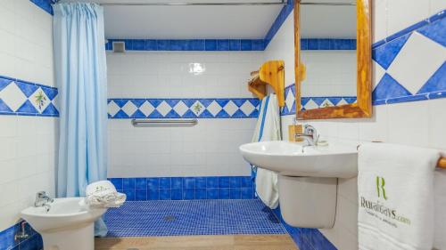 Koupelna v ubytování Alojamiento Rural La Hontana Castillo de Locubín by Ruralidays