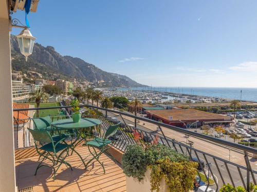 Magnifique 3P climatisé en dernier étage avec terrasse face mer, proche centre Menton