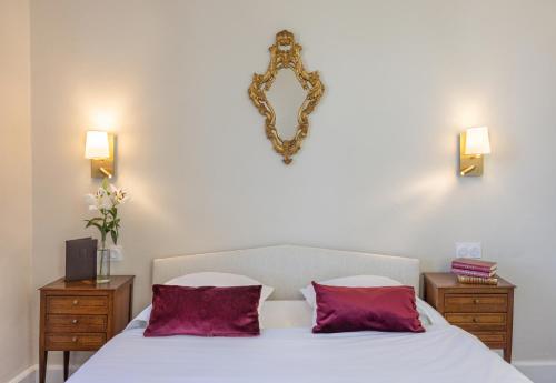 Katil atau katil-katil dalam bilik di Logis Hôtel Restaurant Château Bellevue