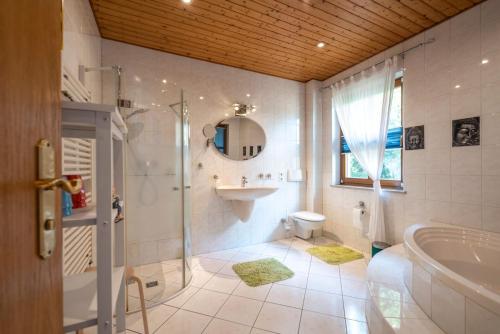 a bathroom with a shower and a sink and a toilet at Ackerweg Ferienwohnungen in Ueckeritz
