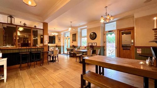a dining room and kitchen with tables and chairs at Hafan Artro in Llanbedr