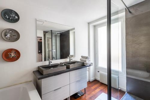 Kúpeľňa v ubytovaní 90m2 renové - terrasse en plein coeur de marseille