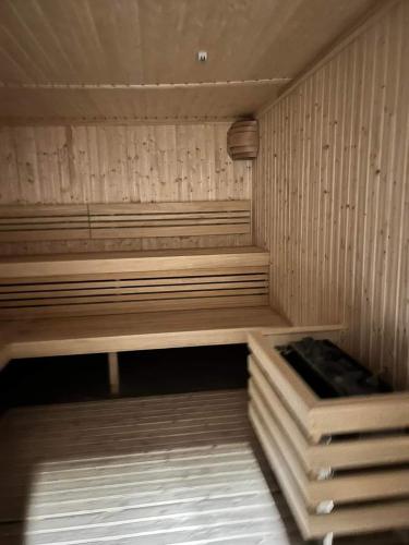 a small sauna with a bench in a room at Apartament Skorpion Marina & Spa Sagaris Dziwnów in Dziwnów
