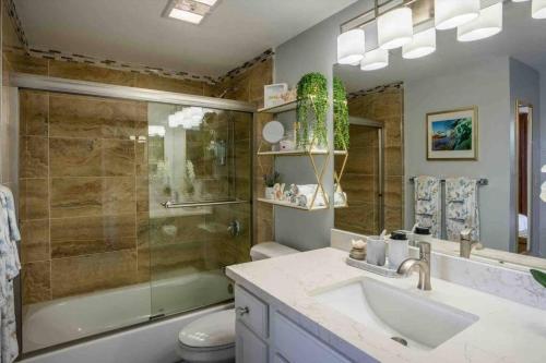 Salle de bains dans l'établissement Ocean front- Cozy Condo Prime Location in Kihei