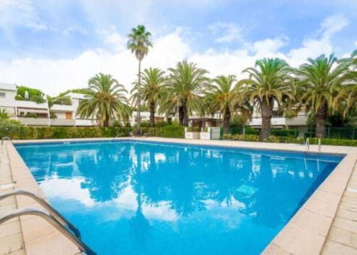 Bazén v ubytovaní Location Grande Motte vacances alebo v jeho blízkosti