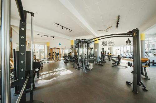 Fitness centrum a/nebo fitness zařízení v ubytování Deluxe Two Bedroom Apartment in Caesar Resort & SPA, Long Beach