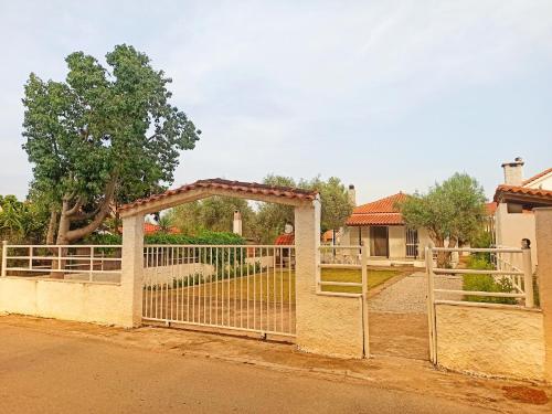 Gallery image of Alykesbeachhouse in Drosia