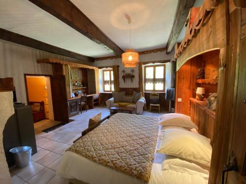a bedroom with a large bed in a room at Maison d’hôtes les Méans in Méolans
