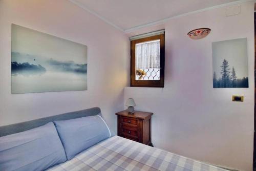 a bedroom with a bed and a window at Sunset Love in Rome