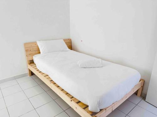 a bed on a wooden platform in a room at Muji Minimalist Homestay di Gambang in Kuantan