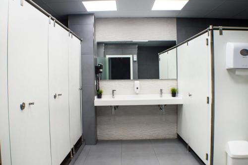 a bathroom with two sinks and a large mirror at Quart Youth Hostel & Apartments in Valencia