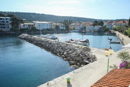 Gallery image of Beachfront Rooms Veli Kamik in Božava