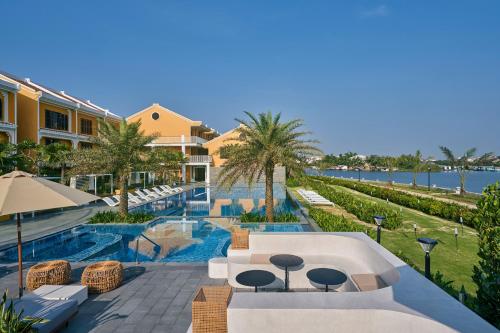 uma imagem da piscina do resort em BAY RESORT HOI AN em Hoi An