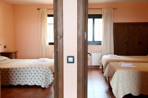 Postel nebo postele na pokoji v ubytování Las Casas de Agapito