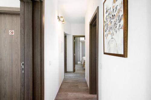 a hallway with white walls and wood floors at Villa Flora in Algoz