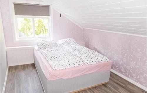 Llit o llits en una habitació de Gorgeous Home In Matre With Wifi