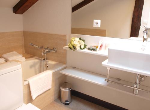 Phòng tắm tại Hosteria Sierra del Oso