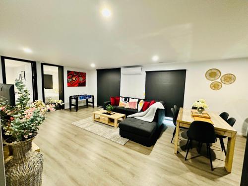 Foto Spacious modern family home 1