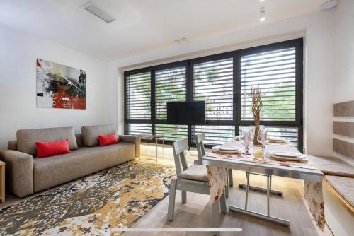 II-II Hub Luxury New Apartments