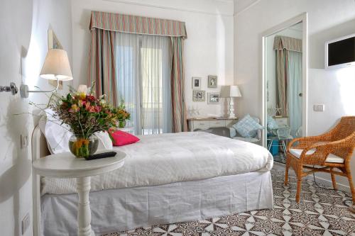 A bed or beds in a room at Affittacamere Capri Dolce Vita