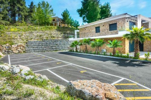 Το κτήριο όπου στεγάζεται  η βίλα