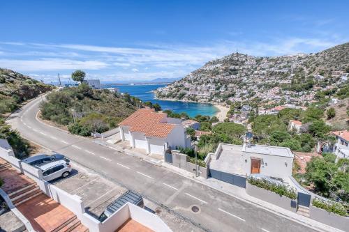 a street in a town with a view of the ocean at Mimoses B 2 Canyelles Roses - Immo Barneda in Montjoys