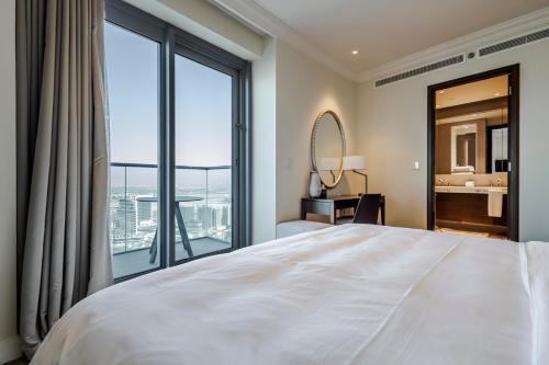 Postel nebo postele na pokoji v ubytování 2 Bedroom burj khalifa view
