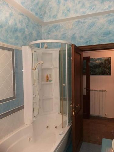 a bathroom with a shower and a bath tub at Appartamento Deluxe Centrale, in Gaeta