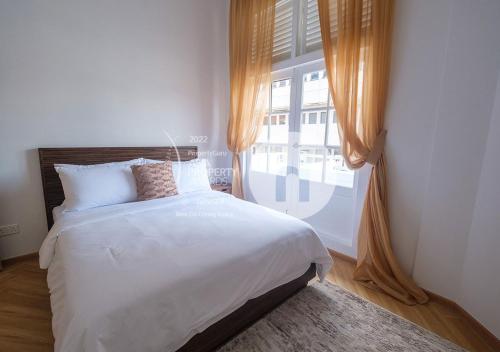 Postel nebo postele na pokoji v ubytování Hovoh Boutique Serviced Apartment