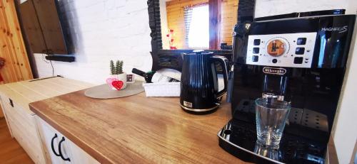 a coffee maker sitting on a counter in a kitchen at Sielanówek - Orzechowa Chatka z sauną wanną termalną jacuzzi in Żywiec